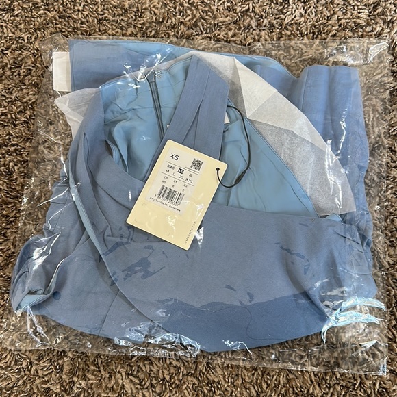 SOLD!! NWT Love, Bonito Lana Halter Neck Top in Periwinkle - Picture 4 of 5